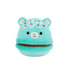 Peluche Squishmallows de 20 cm Macaron Belinda l'ours bleu sarcelle décoré de garniture au chocolat et de traits roses
