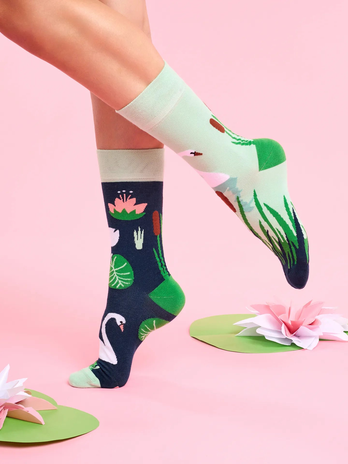 regular-socks-white-swan-02-69/6920bb7af4f78c3a5444b757b4161cd934312643