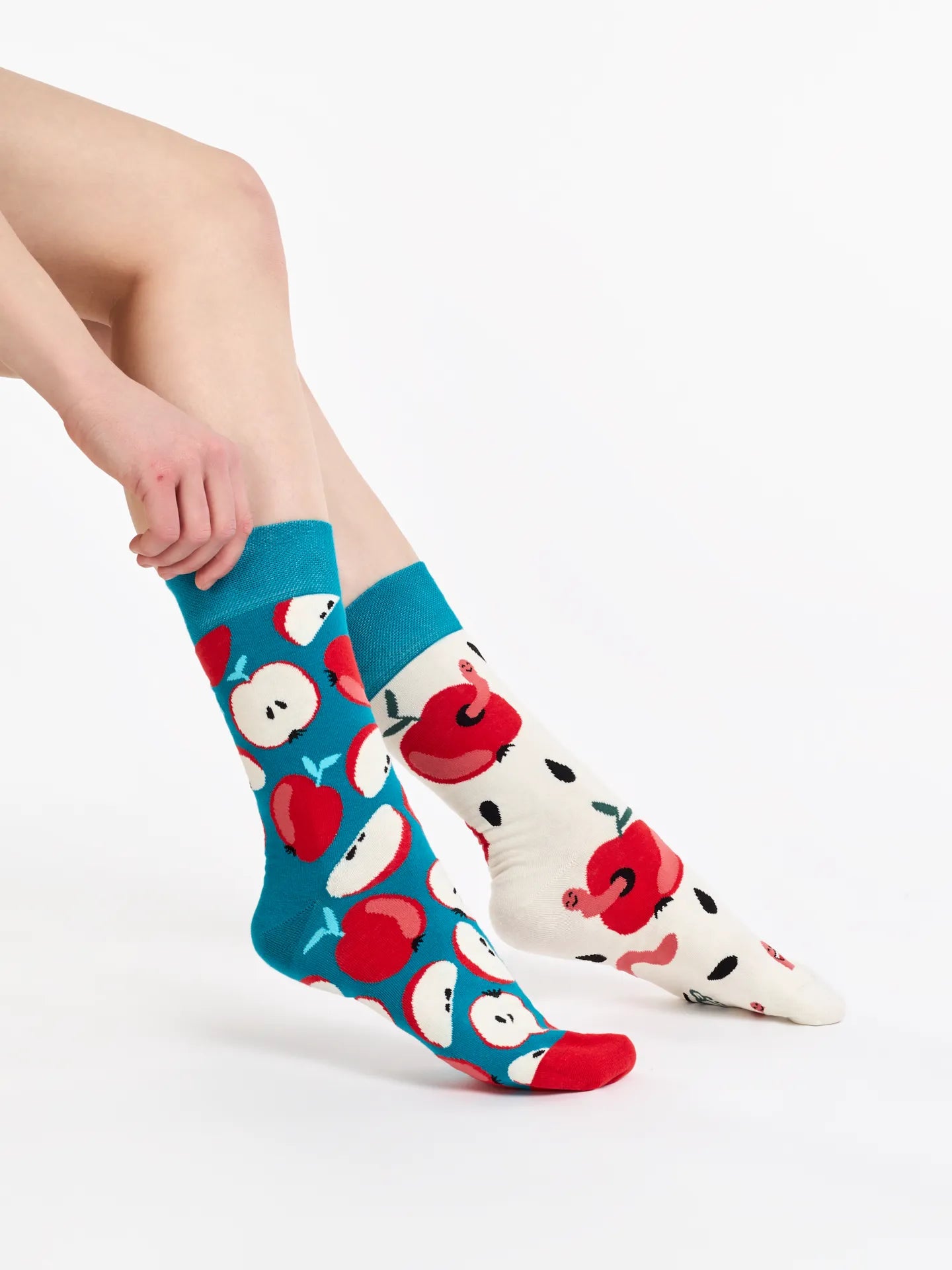 regular-socks-red-apple-02-18/18b46c8320c39616ced31b78861c77f83757a1be