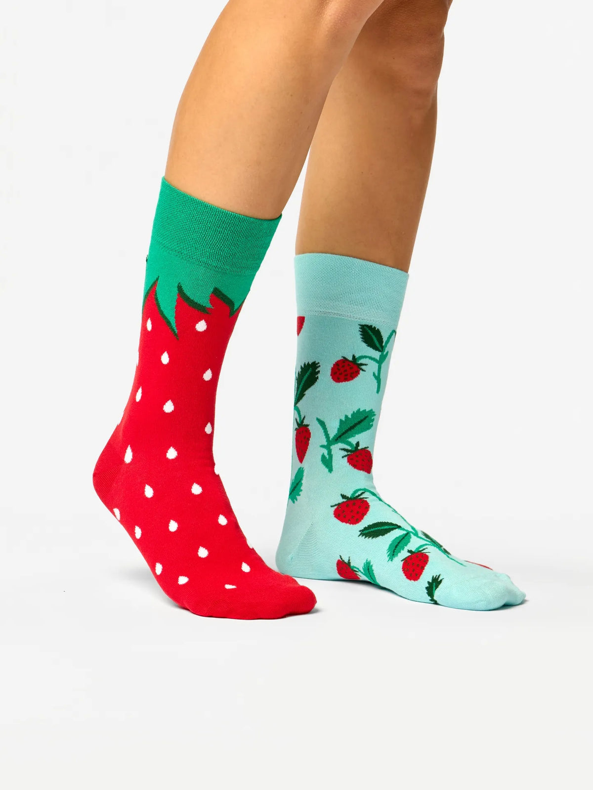 bamboo-regular-socks-little-strawberries-02-22/22d29413844c836c491a58560fbb462c5b932a8e