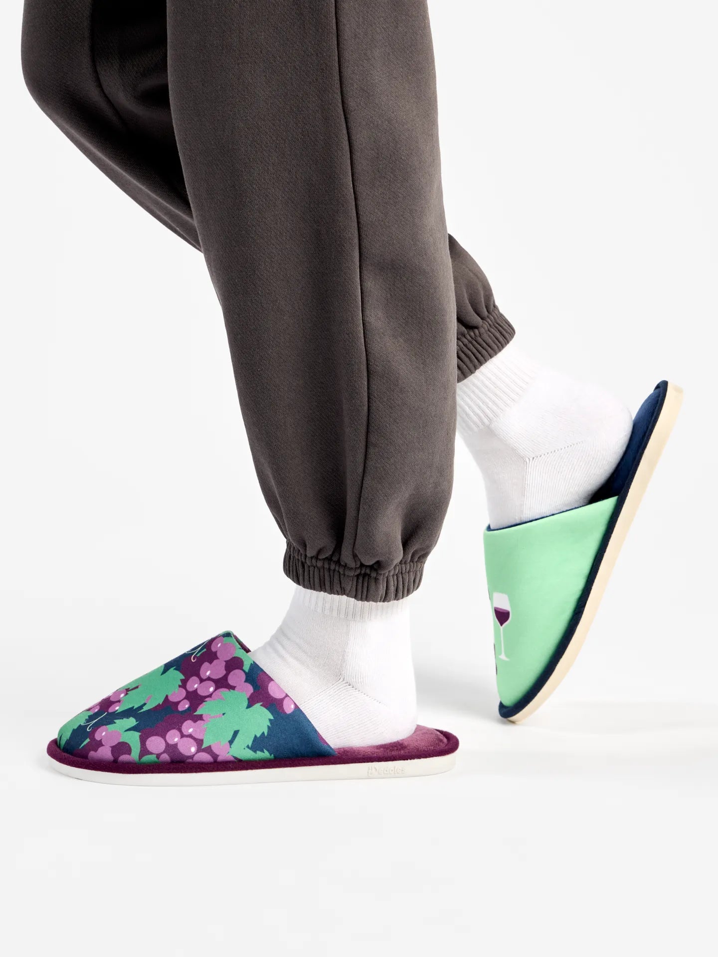 slippers-winemaker-2f/2fdbada5570a853ab5304e4b03ba000c154a8b9f