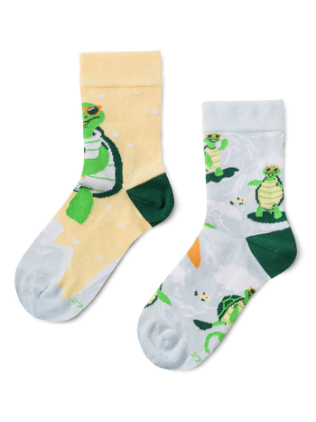 Chaussettes rigolotes pour enfants Tortue le surfeur