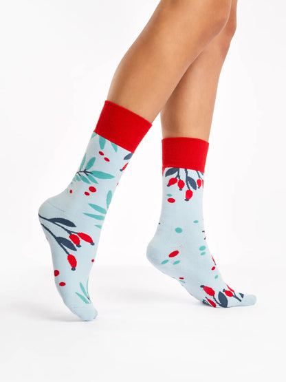 warm-socks-rosehips-in-snow-65/65509892c9eacfd046860ab5e8d1fcf13dda7bda