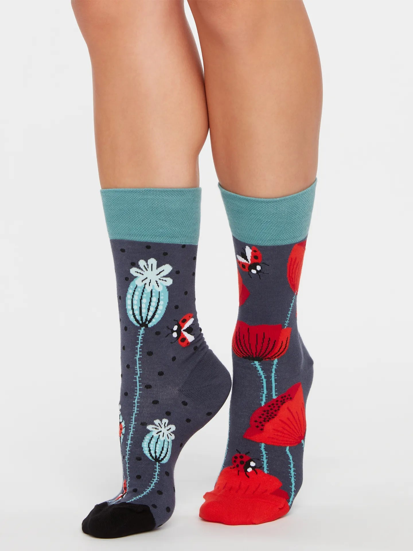 regular-socks-ladybugs-poppy-flowers-02-95/953d3f3638403c2602d0625693e86b67693a2c04