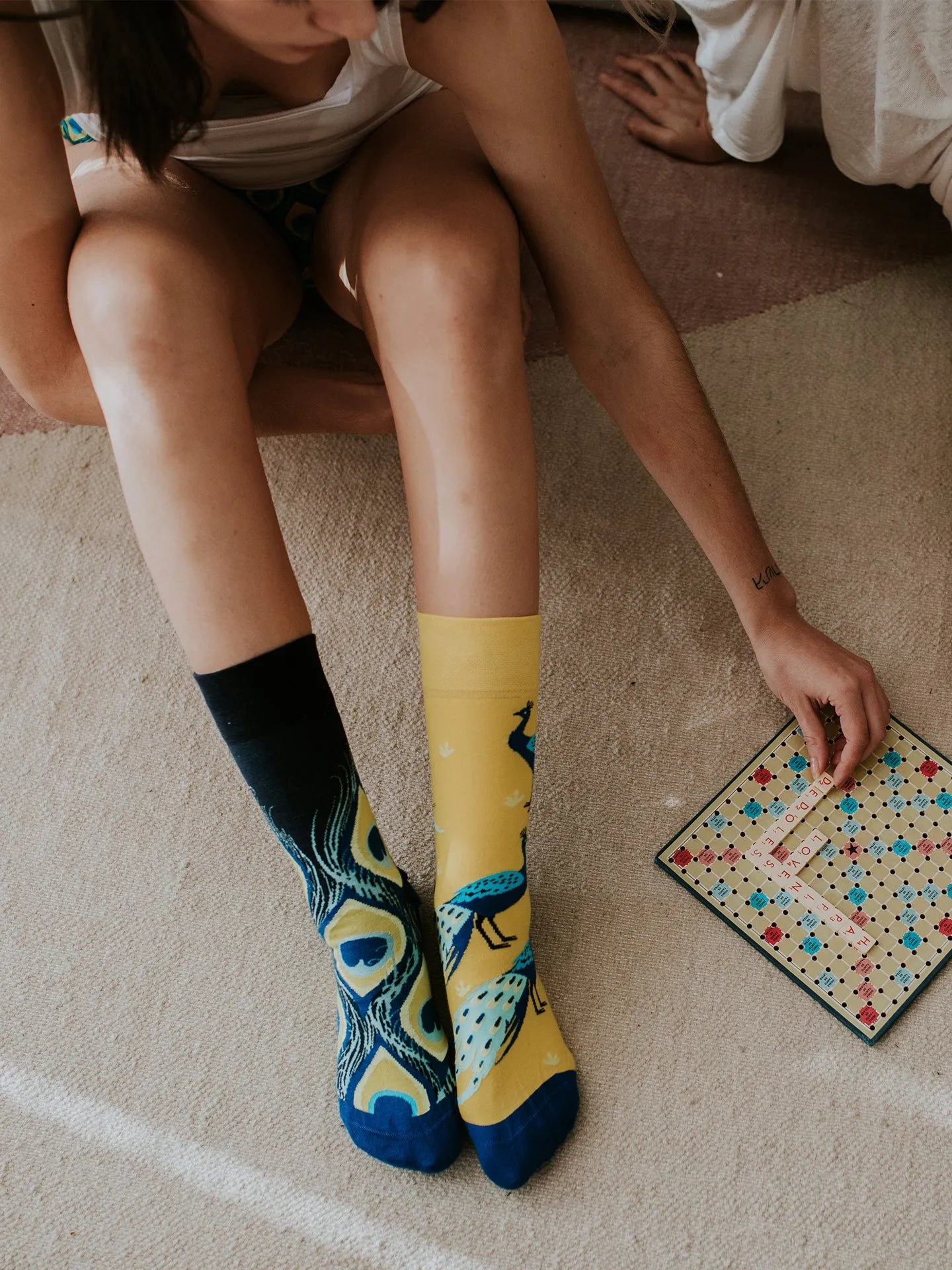 regular-socks-peacock-02-8c/8c39fbfb117d2f5f9a435420b42a039cf9b205da