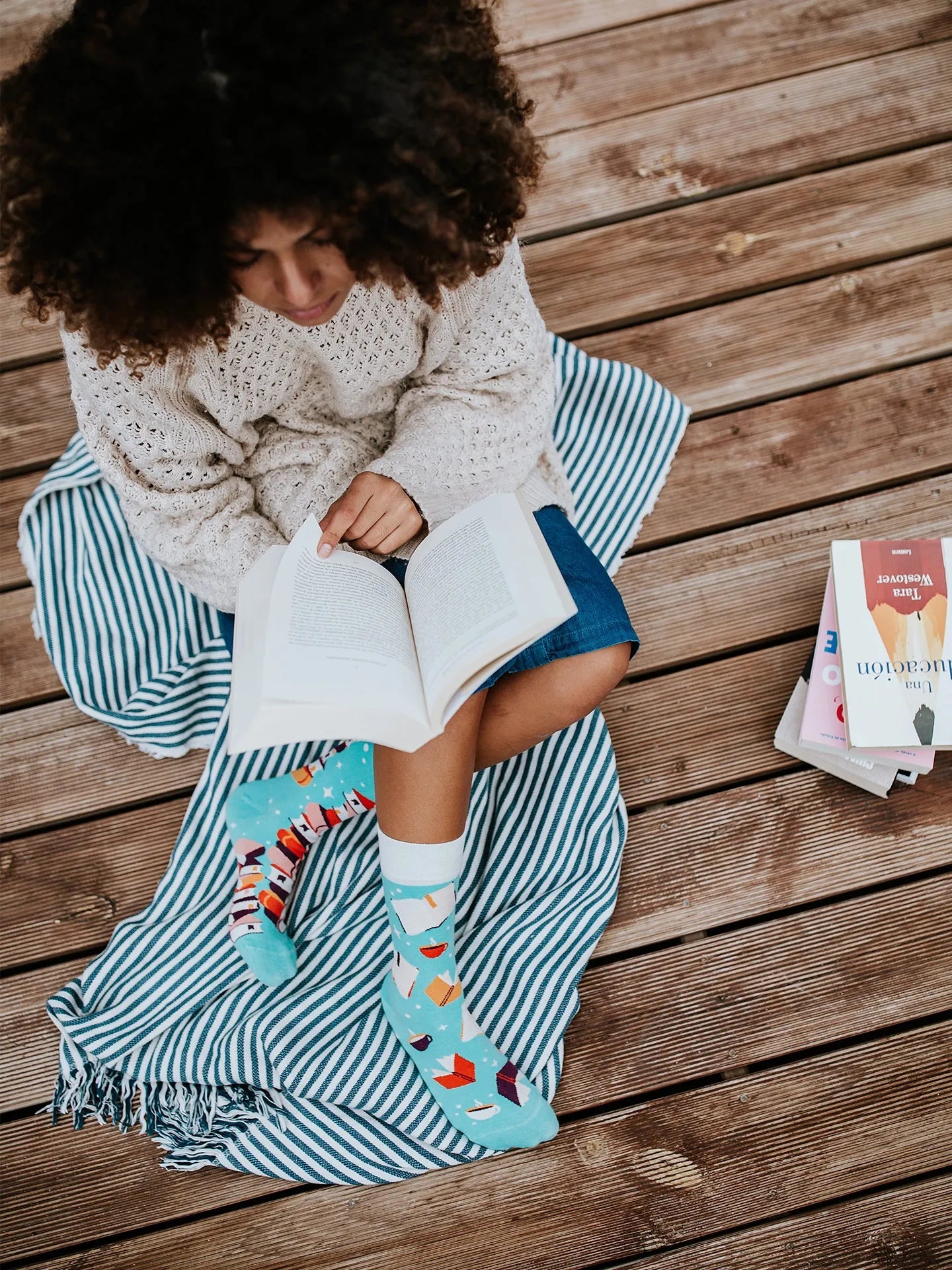 regular-socks-magic-books-02-a6/a67c4b63cbe2183df30a85090ee796d024371c08