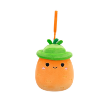 Peluche Squishmallows de 9 cm accrochable Caroleena la carotte orange arborant un chapeau bob