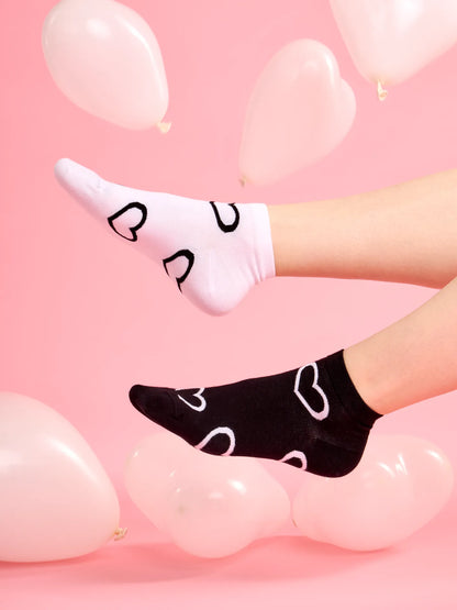 ankle-socks-black-white-hearts-02-c2/c2f922104580b302567275bf2812747efd0f79aa