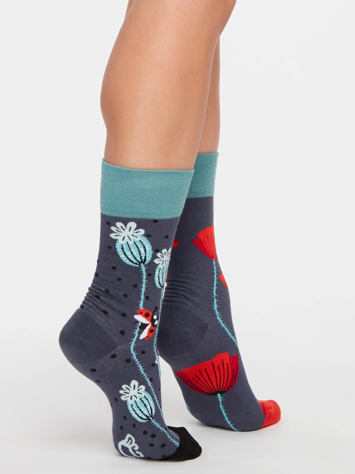 regular-socks-ladybugs-poppy-flowers-02-fa/fa0cf47fc1f294d57d62caa2f45a014f0443553c