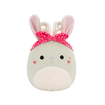 Peluche Squishmallows de 20 cm Coralie le chacalope crémeux et au ventre duveteux