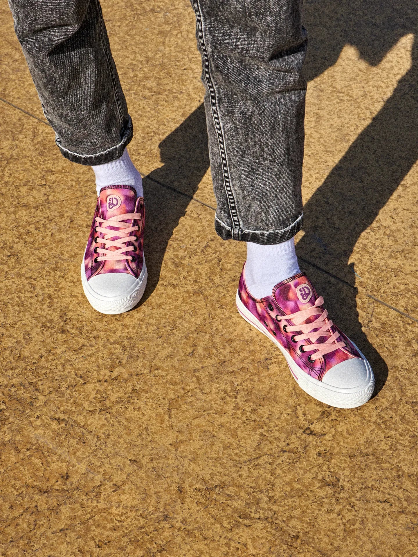 canvas-shoes-pink-camouflage-e2/e24e8b9a31242f90f67cb3e1741f79e74046deb0