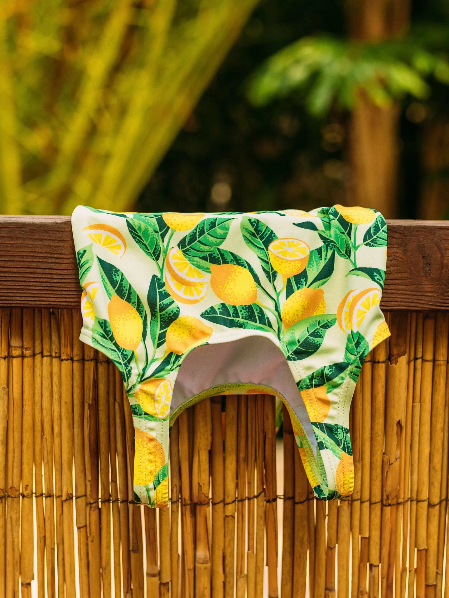 girls-swimsuit-lemons-fb/fbfdbfd790d9d1610d7fa17c12121dd4163485f6